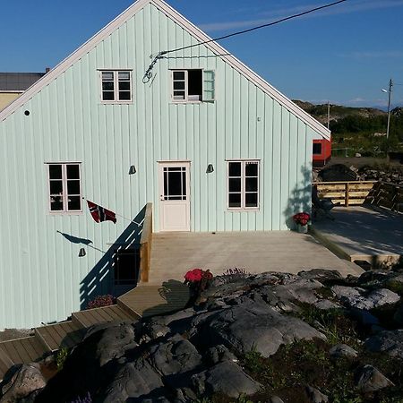 Lysvoldbrygga Bed and Breakfast Henningsvaer Exterior foto